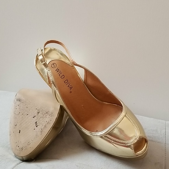 Gold peep-toe sling back pump - Picture 3 of 4